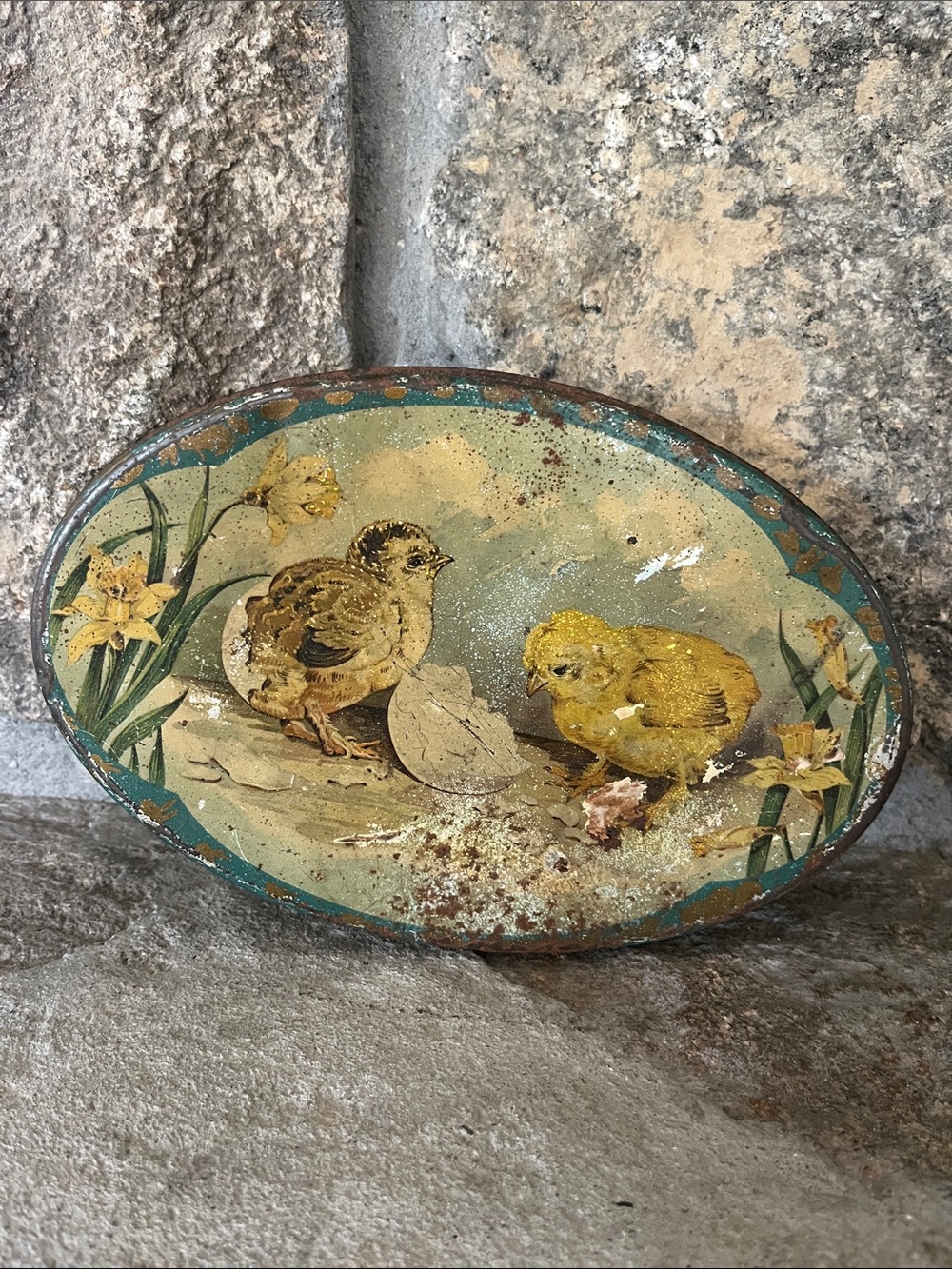 Vintage Chick Tindeco Oval Easter tin - Yellow & Green
